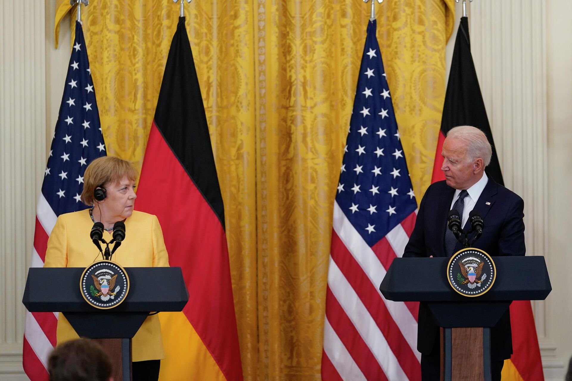Президент США Джо Байден и канцлер ФРГ Ангела Меркель на пресс-конференции в Белом доме - РИА Новости, 1920, 23.07.2021