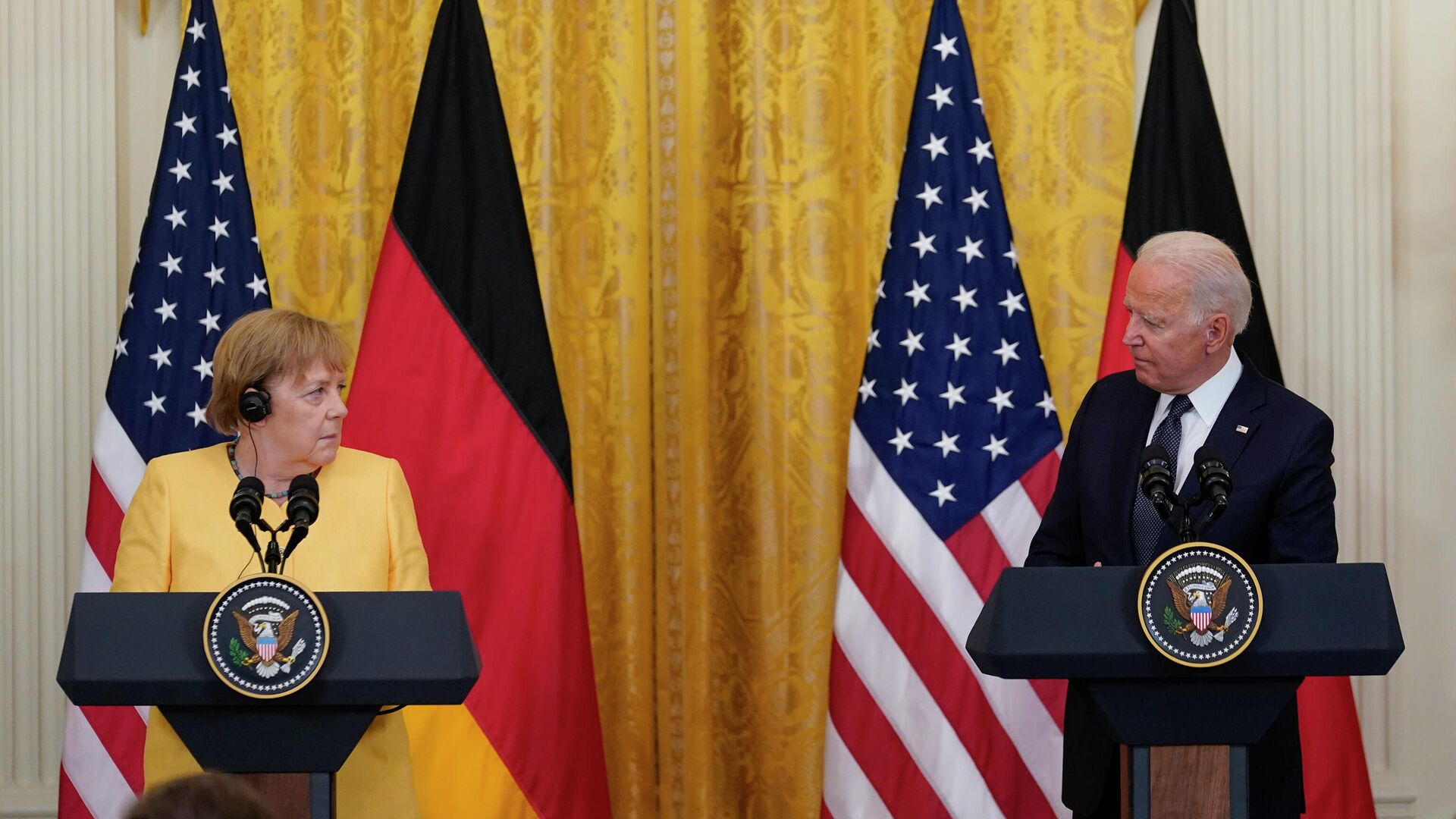 Президент США Джо Байден и канцлер ФРГ Ангела Меркель на пресс-конференции в Белом доме - РИА Новости, 1920, 28.07.2021