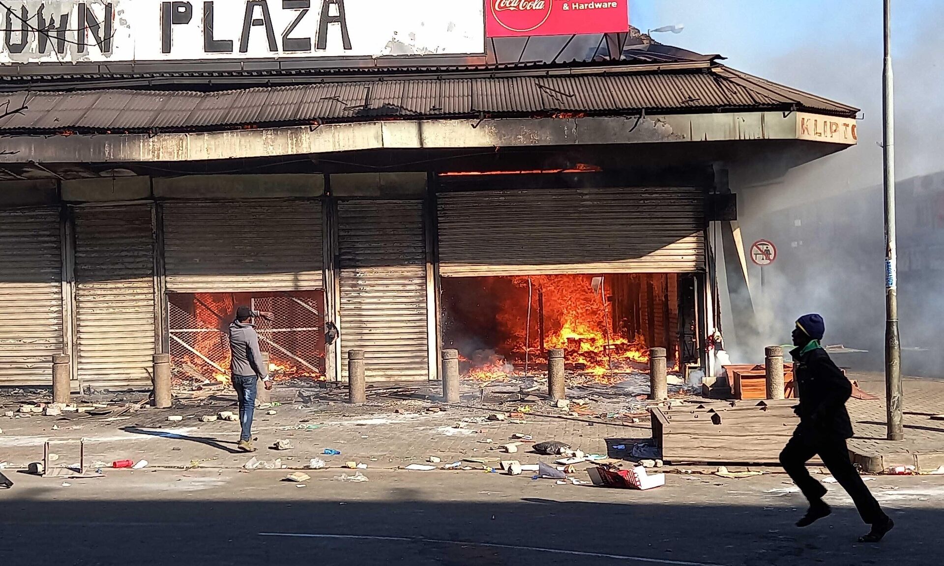 Последствия беспорядков на улице Йоханнесбурга - РИА Новости, 1920, 16.07.2021