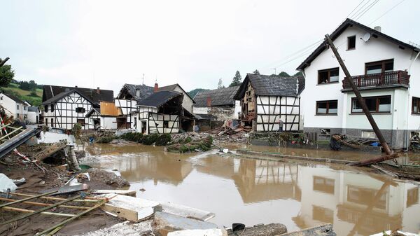 Общий вид зоны, пострадавшей от наводнения после проливных дождей в Шульде, Германия