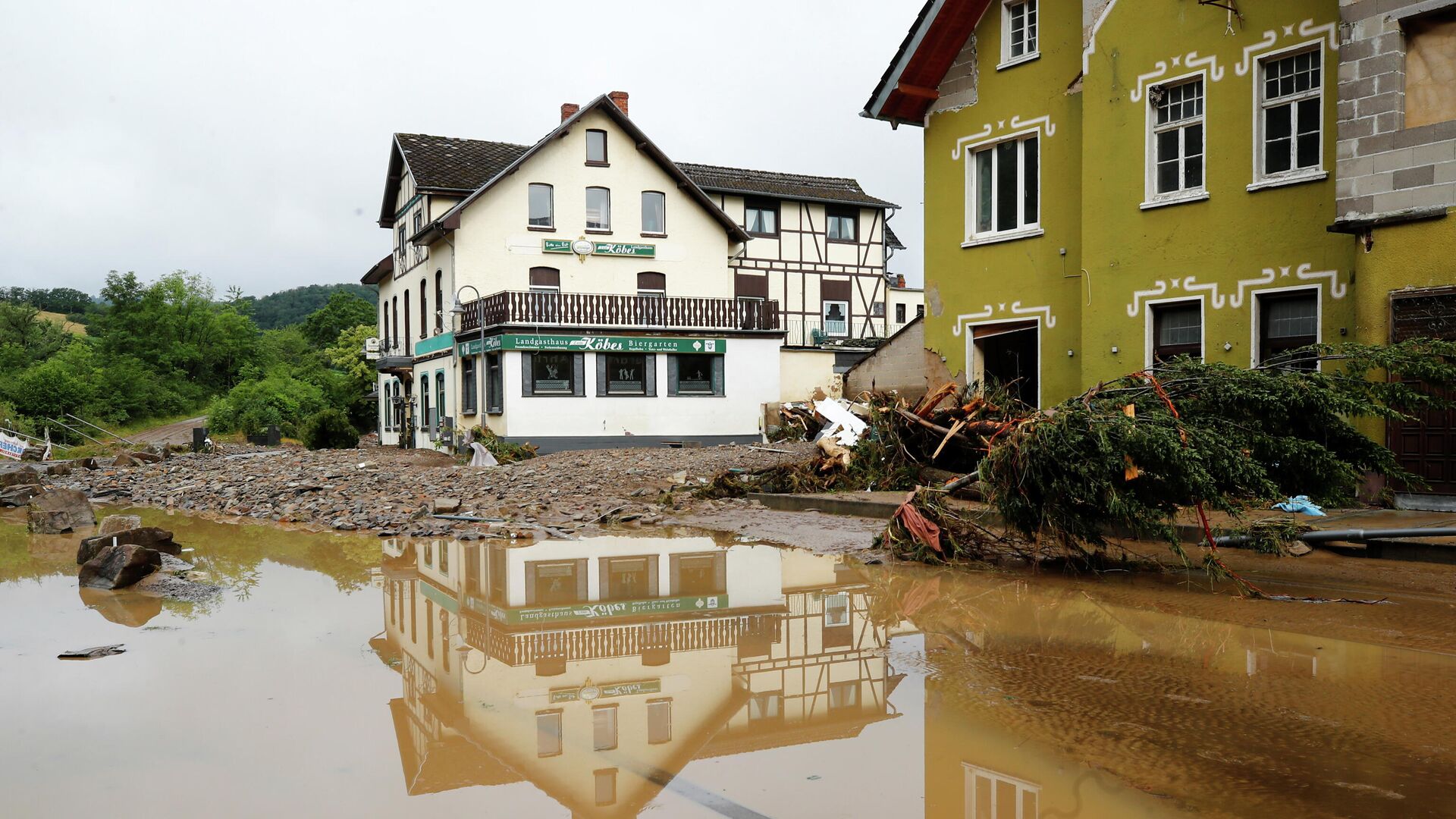 Общий вид зоны, пострадавшей от наводнения после проливных дождей в Шульде, Германия - РИА Новости, 1920, 16.07.2021