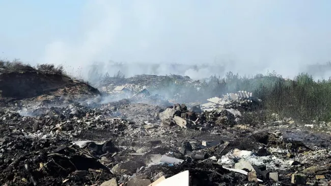 Пожар на мусорном полигоне под Евпаторией