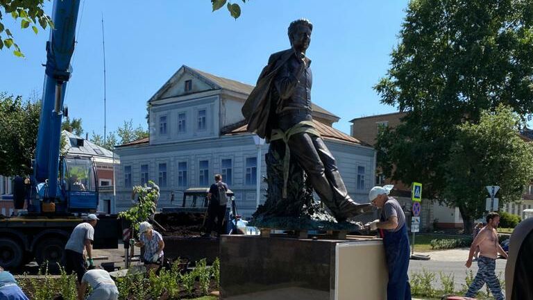 Установка памятника Андрею Дементьеву в Твери - РИА Новости, 1920, 16.07.2021