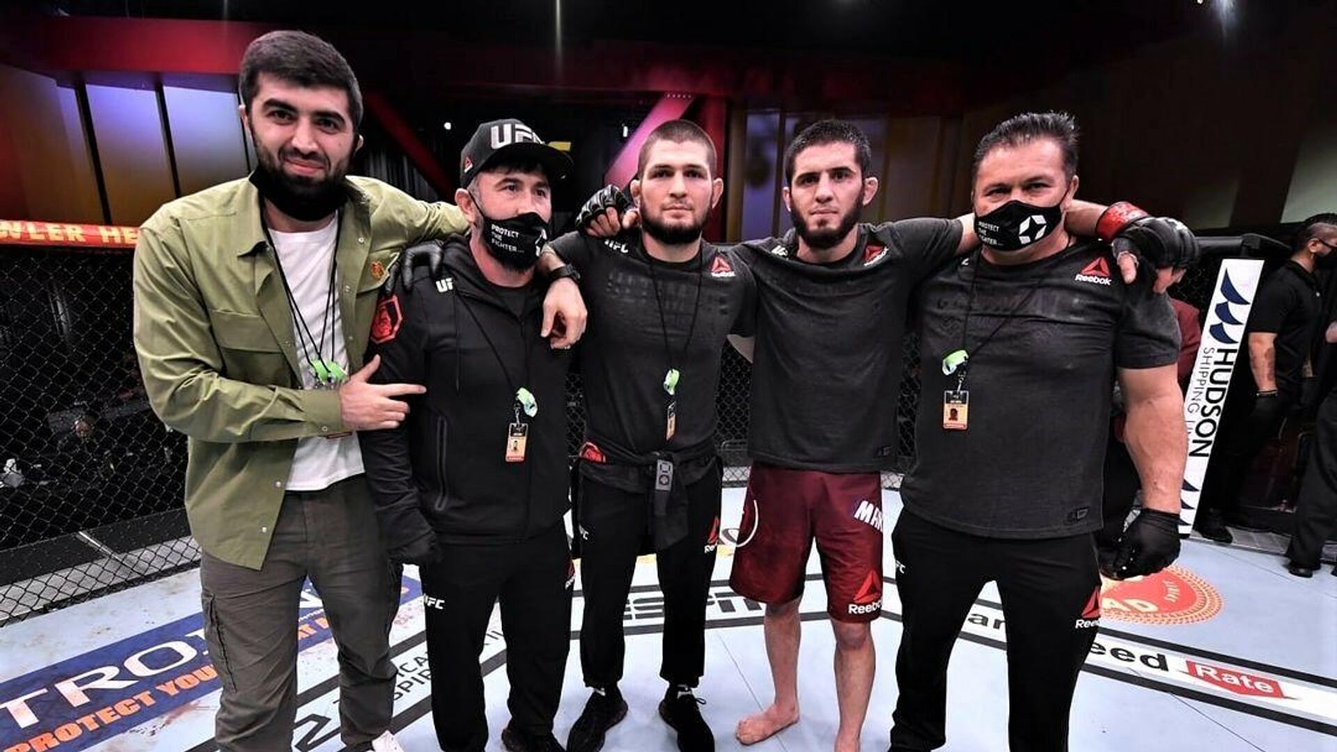 Ислам Махачев и его команда на UFC 258 - РИА Новости, 1920, 16.07.2021