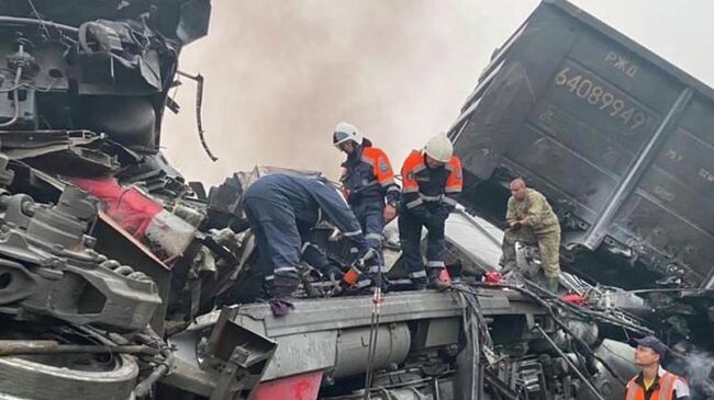 На месте столкновения грузовых поездов в Амурской области