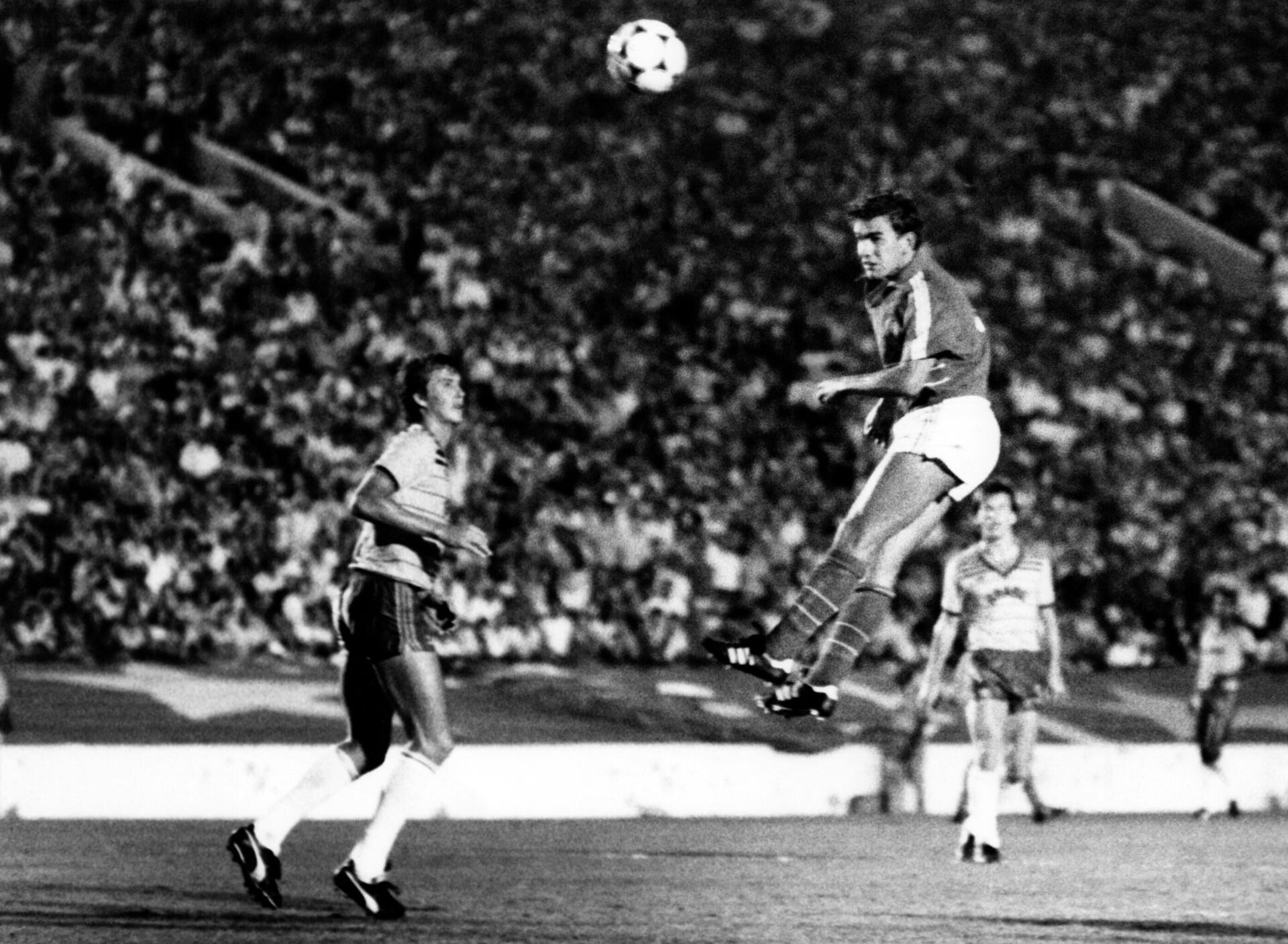 Футболисты Бразилии и Франции во время финала Олимпийских игр 1984 года в Лос-Анджелесе - РИА Новости, 1920, 18.07.2021