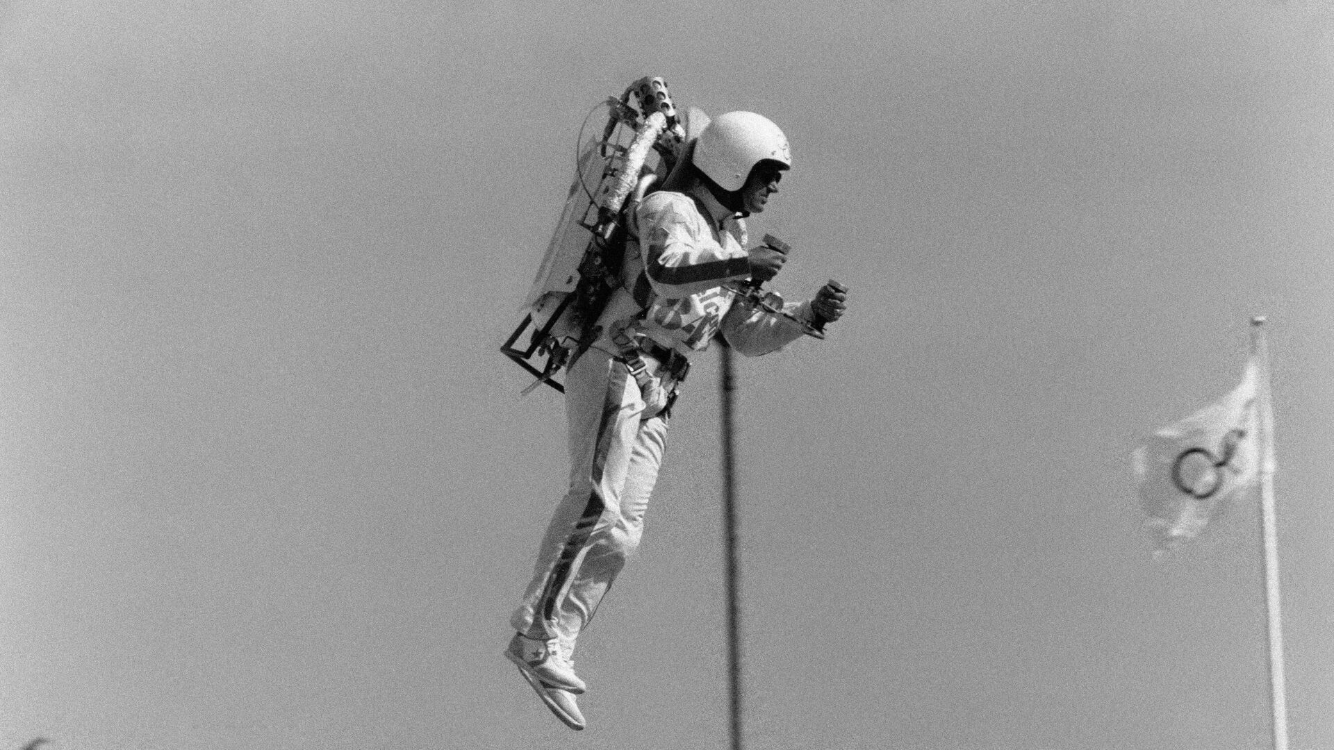 Джетмен на церемонии открытия Олимпийских Игр 1984 года в Лос-Анджелесе - РИА Новости, 1920, 20.07.2021