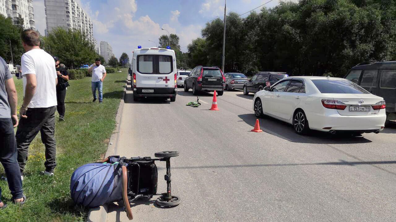  На западе Москвы водитель автомобиля Мазда совершила наезд на 3-х детей - РИА Новости, 1920, 16.07.2021