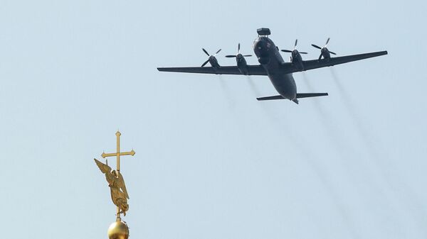 Стратегические бомбардировщики-ракетоносцы Ту-95МС на репетиции воздушной части парада в честь Дня ВМФ в Санкт-Петербурге