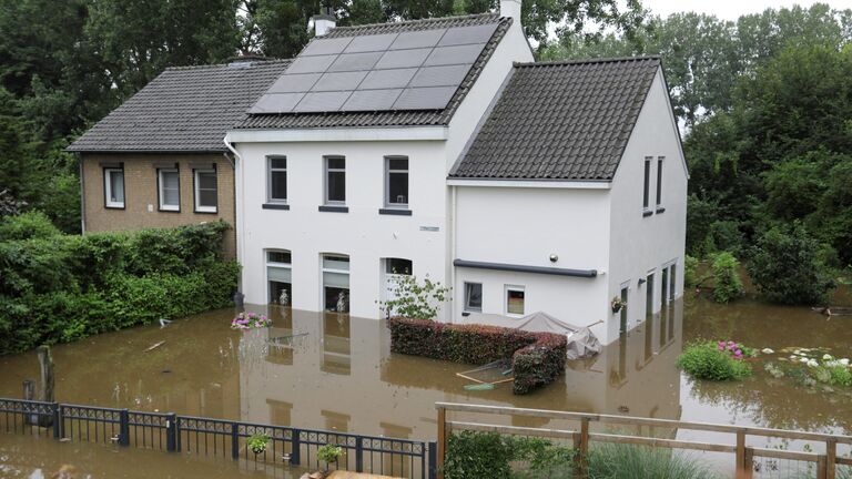 Затопленный дом в Гелле, Нидерланды