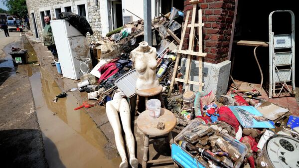 Поврежденные вещи после наводнения в Пепинстере, Бельгия
