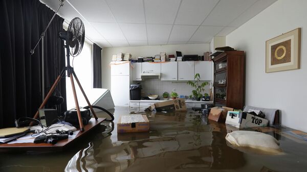 Затопленный интерьер дома в Гелле, Нидерланды