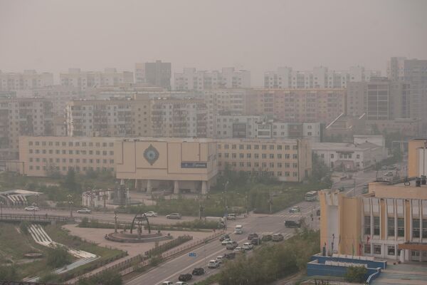 Смог, вызванный лесными пожарами, в городе Якутске