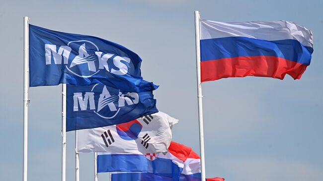 Флаги на площадке проведения Международного авиационно-космического салона МАКС-2021