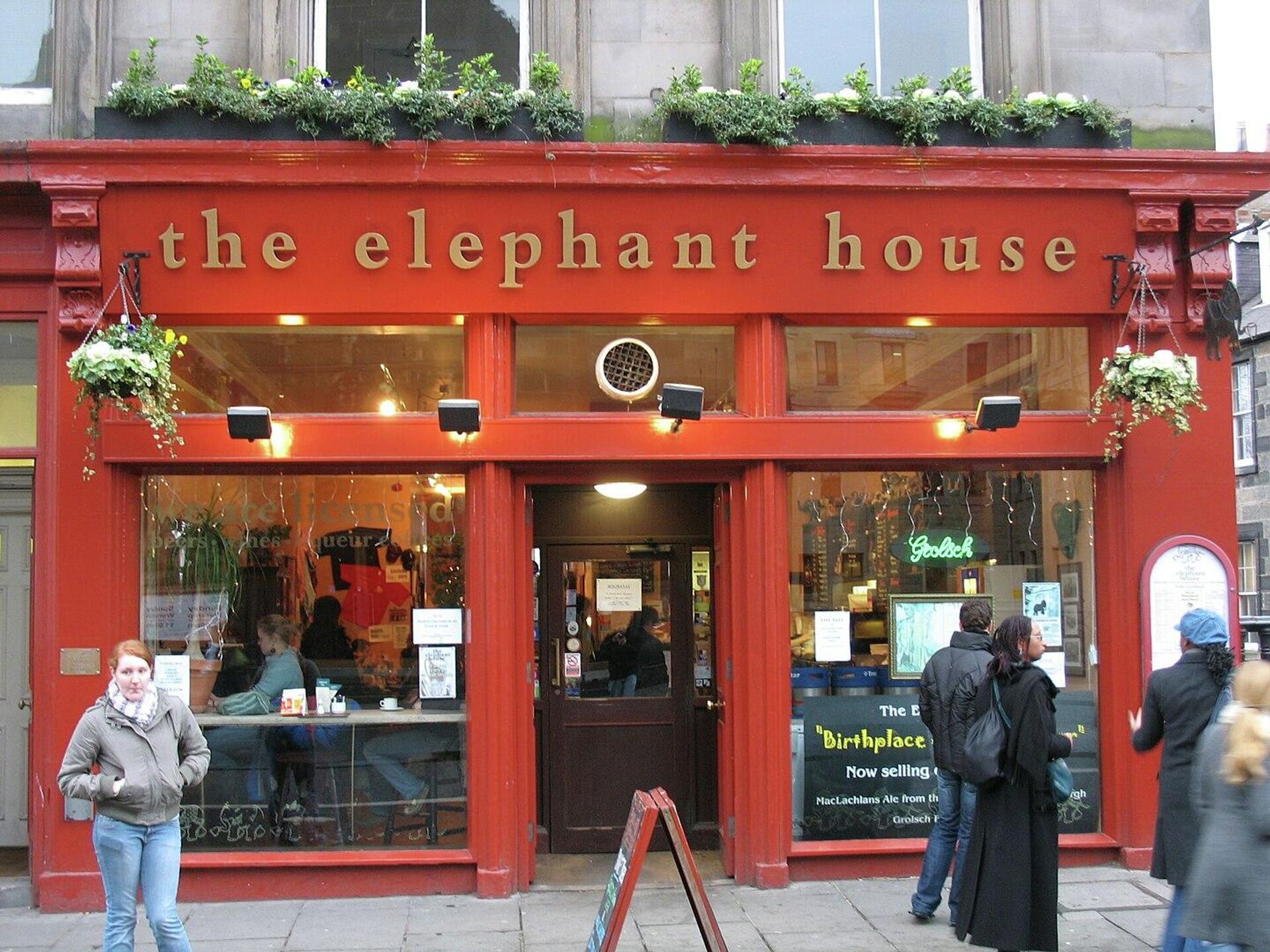 Кафе The Elephant House, в котором Роулинг написала свой первый роман о Гарри Поттере - РИА Новости, 1920, 20.07.2021