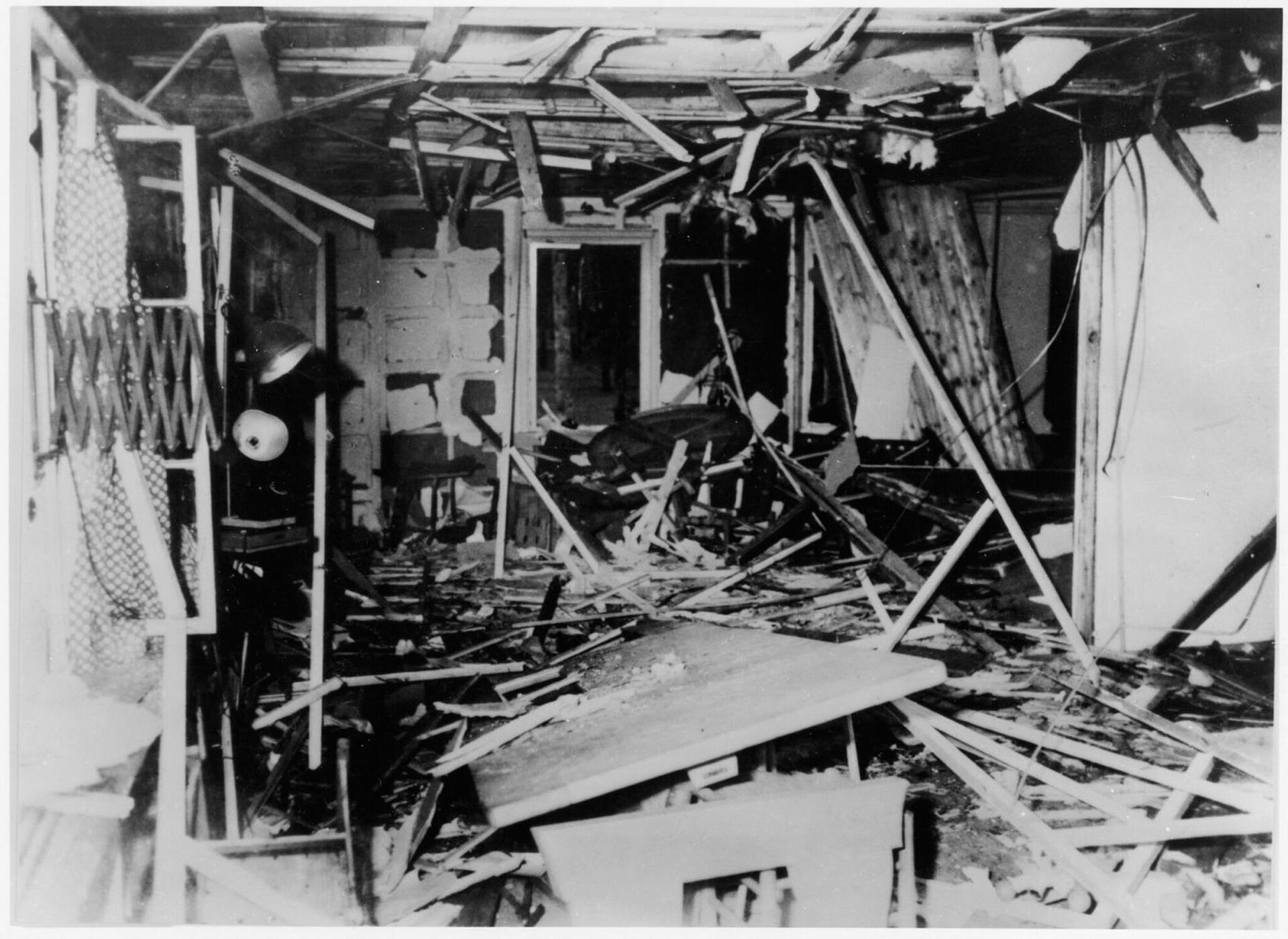 Последствия взрыва в ставке Адольфа Гитлера Волчье логово - РИА Новости, 1920, 20.07.2021