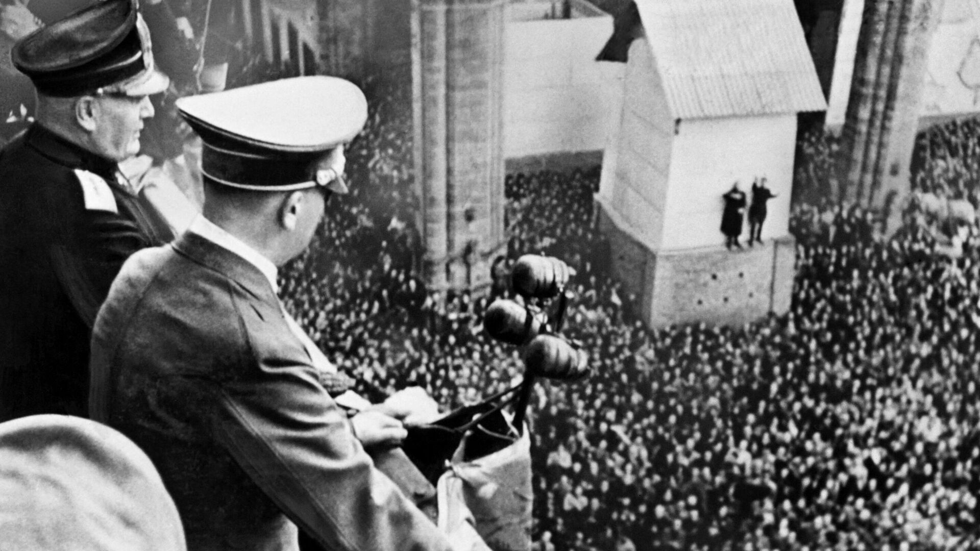 Бенито Муссолини и Адольф Гитлер - РИА Новости, 1920, 20.07.2021