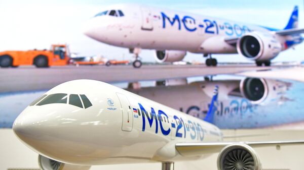 Макет пассажирского самолета МС-21-310 на выставке  Международного авиационно-космического салона МАКС-2021
