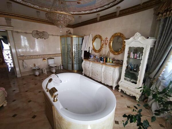 Ванна в доме задержанного главы ГИБДД по Ставрополью Алексея Сафонова
