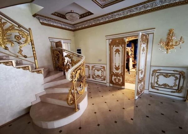 Холл в доме главы ГИБДД по Ставропольскому краю Алексея Сафонова