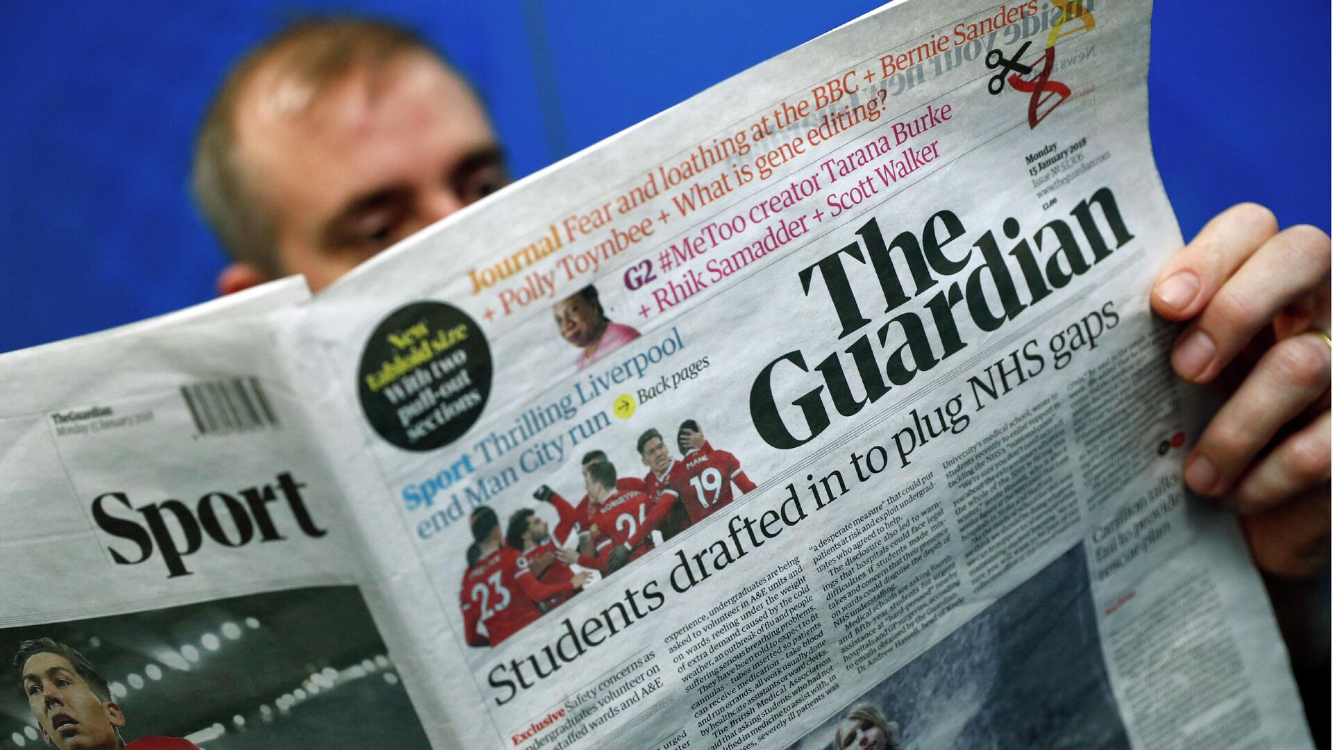 Мужчина читает британскую газету The Guardian - РИА Новости, 1920, 21.07.2021