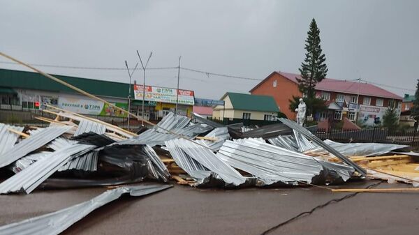 На месте падения крыши торгового центра в башкирском селе Бижбуляк