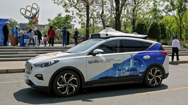 Робо-такси компании Baidu в пекинском парке Шоуган