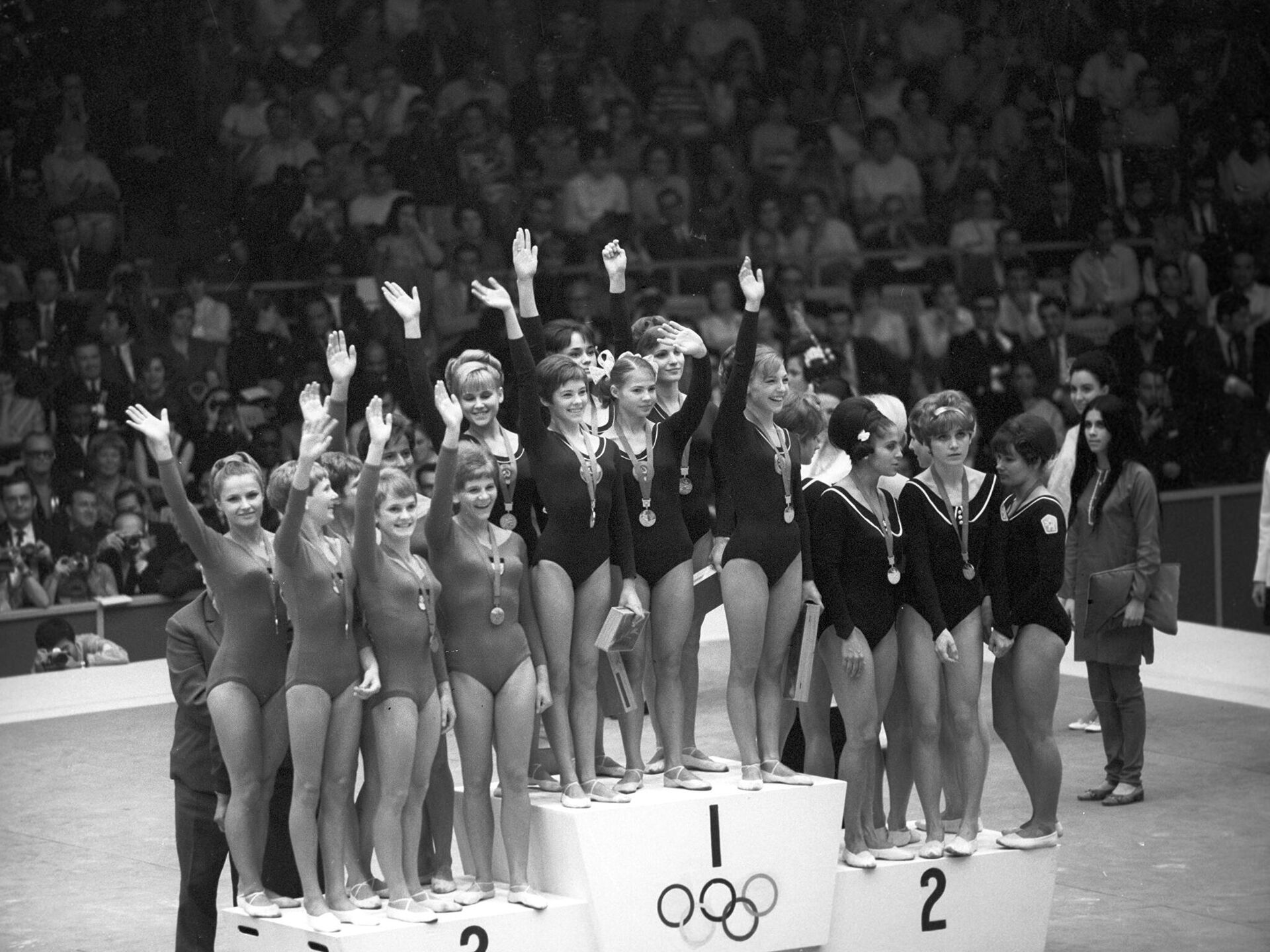 Советские чемпионы олимпиад. Женская сборная СССР по гимнастике 1972. Сборная СССР по спортивной гимнастике 1972.