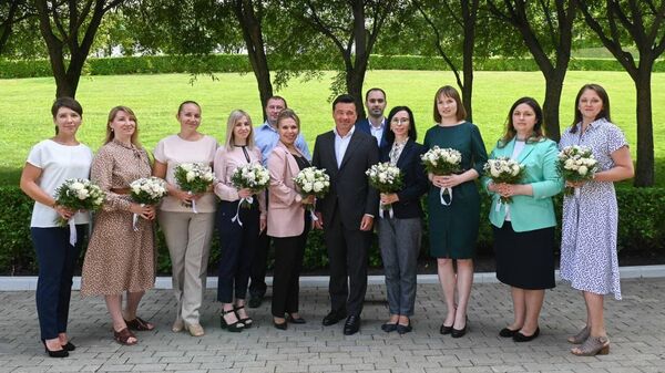 Губернатор Московской области Андрей Воробьев вручил сертификаты на соципотеку еще 11 подмосковным медикам