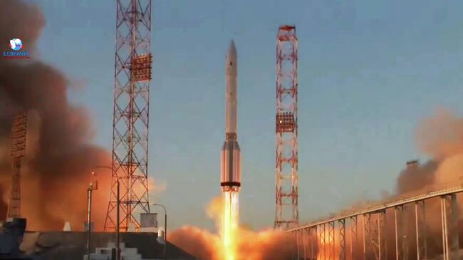 Пуск ракеты-носителя Протон-М с модулем Наука с космодрома Байконур. Кадр трансляции