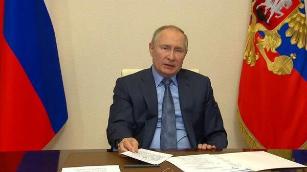 Путин назвал острым вопрос о подорожании базовых продуктов