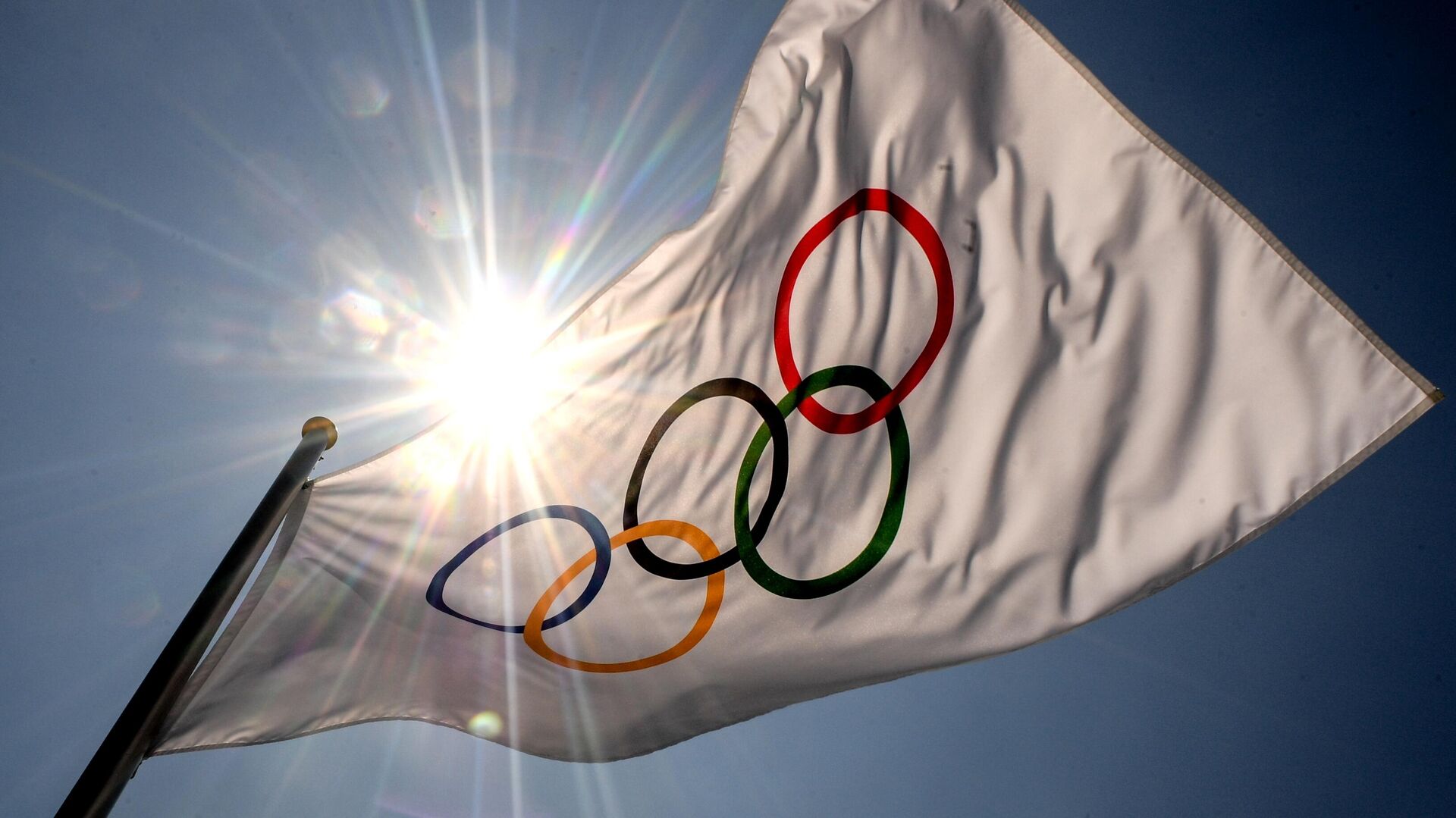 Флаг с символикой Олимпийских игр в Токио - РИА Новости, 1920, 21.03.2024