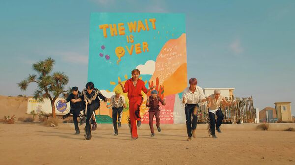 Кадр из клипа BTS Permission to Dance