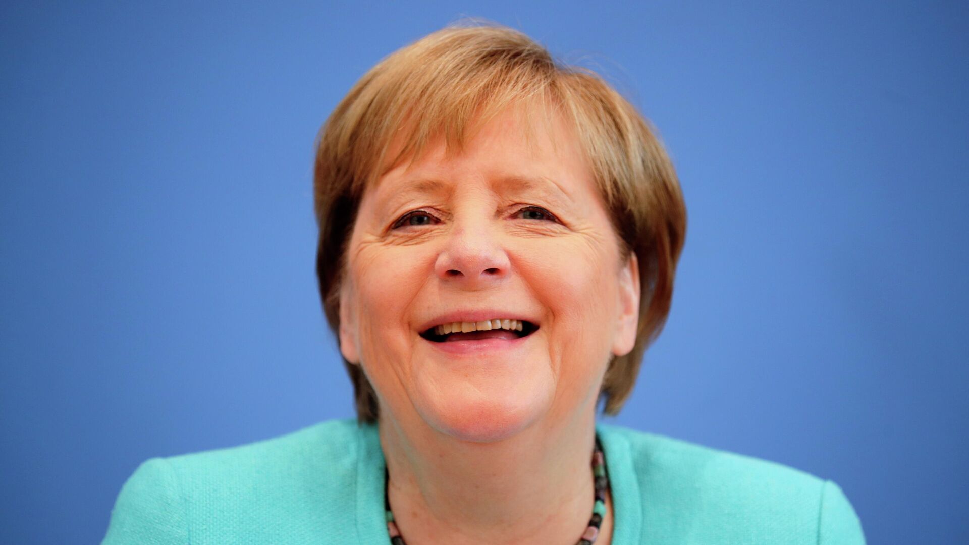 Канцлер Германии Ангела Меркель во время пресс-конференции в Берлине - РИА Новости, 1920, 13.08.2021