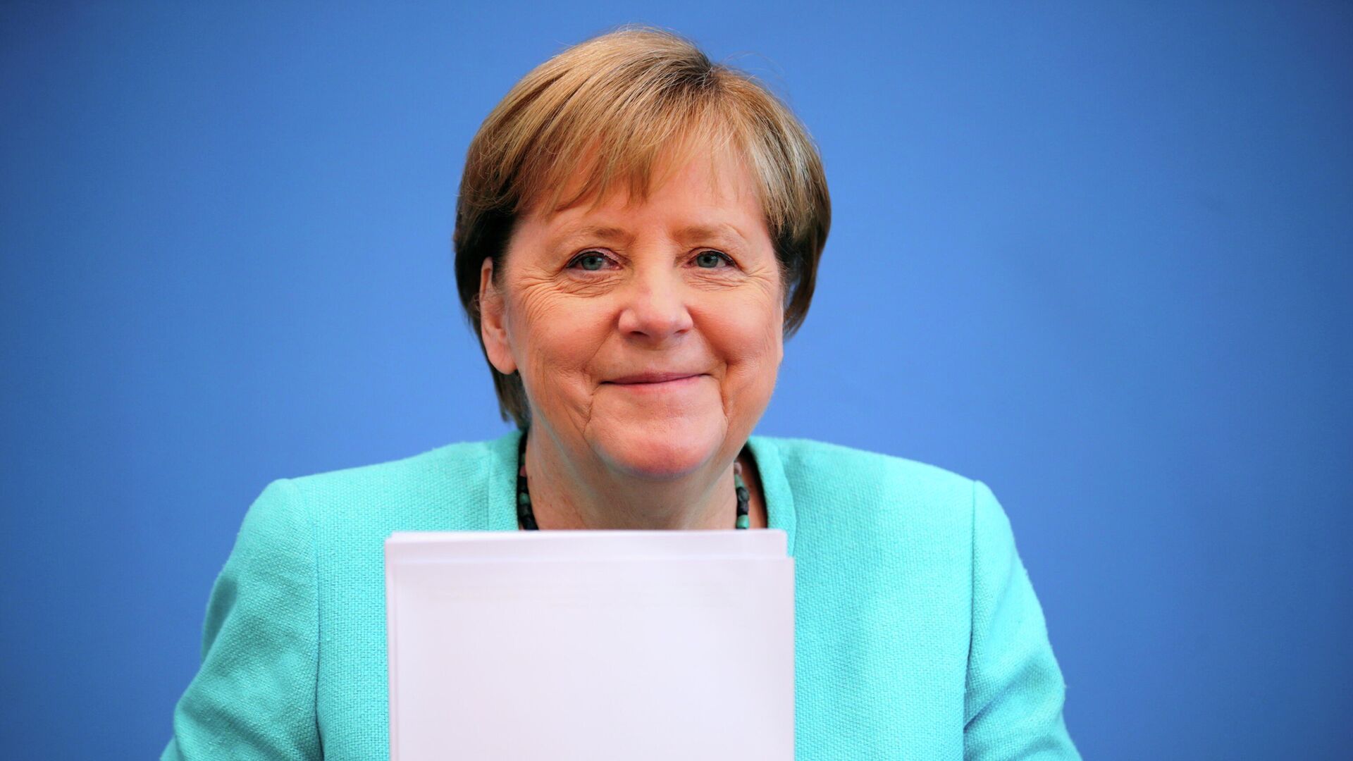 Канцлер Германии Ангела Меркель во время пресс-конференции в Берлине - РИА Новости, 1920, 20.08.2021