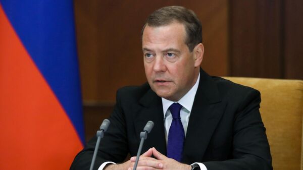 Медведев провел совещание с руководителями СКФО