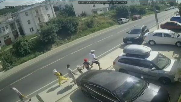 В Анапе машина сбила пешеходов с детьми