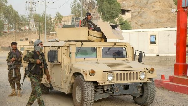 Военнослужащие правительственных войск Афганистана на линии соприкосновения с Талибами