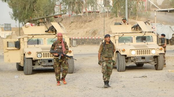 Военнослужащие правительственных войск Афганистана на линии соприкосновения с Талибами