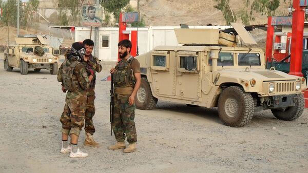 Военнослужащие правительственных войск Афганистана на линии соприкосновения с Талибами*