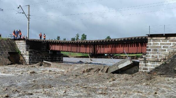 На месте обрушения железнодорожного моста в Забайкальском крае