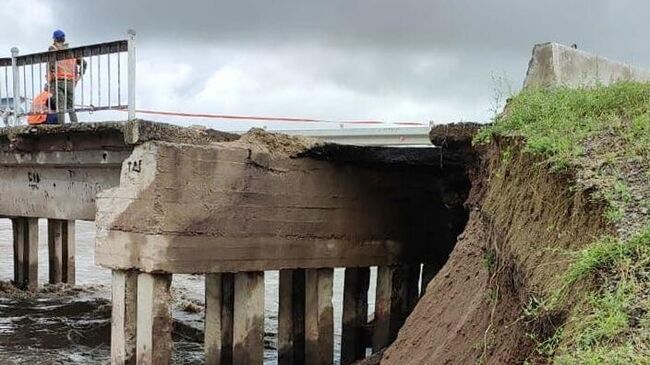 Частичное обрушение железнодорожного моста в районе села Дунаево Сретенского района Забайкалья