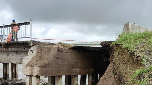 Частичное обрушение железнодорожного моста в районе села Дунаево Сретенского района Забайкалья