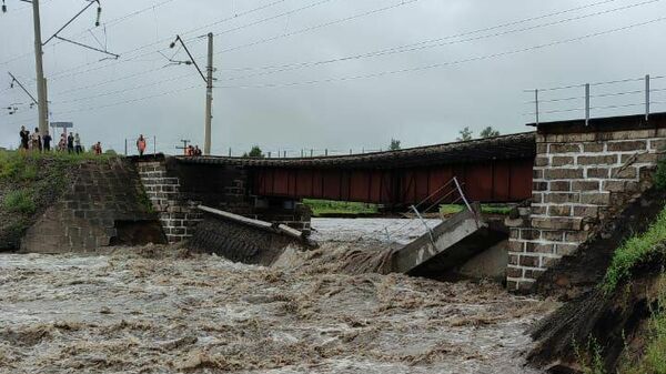 Частичное обрушение железнодорожного моста в районе села Дунаево Сретенского района Забайкалья