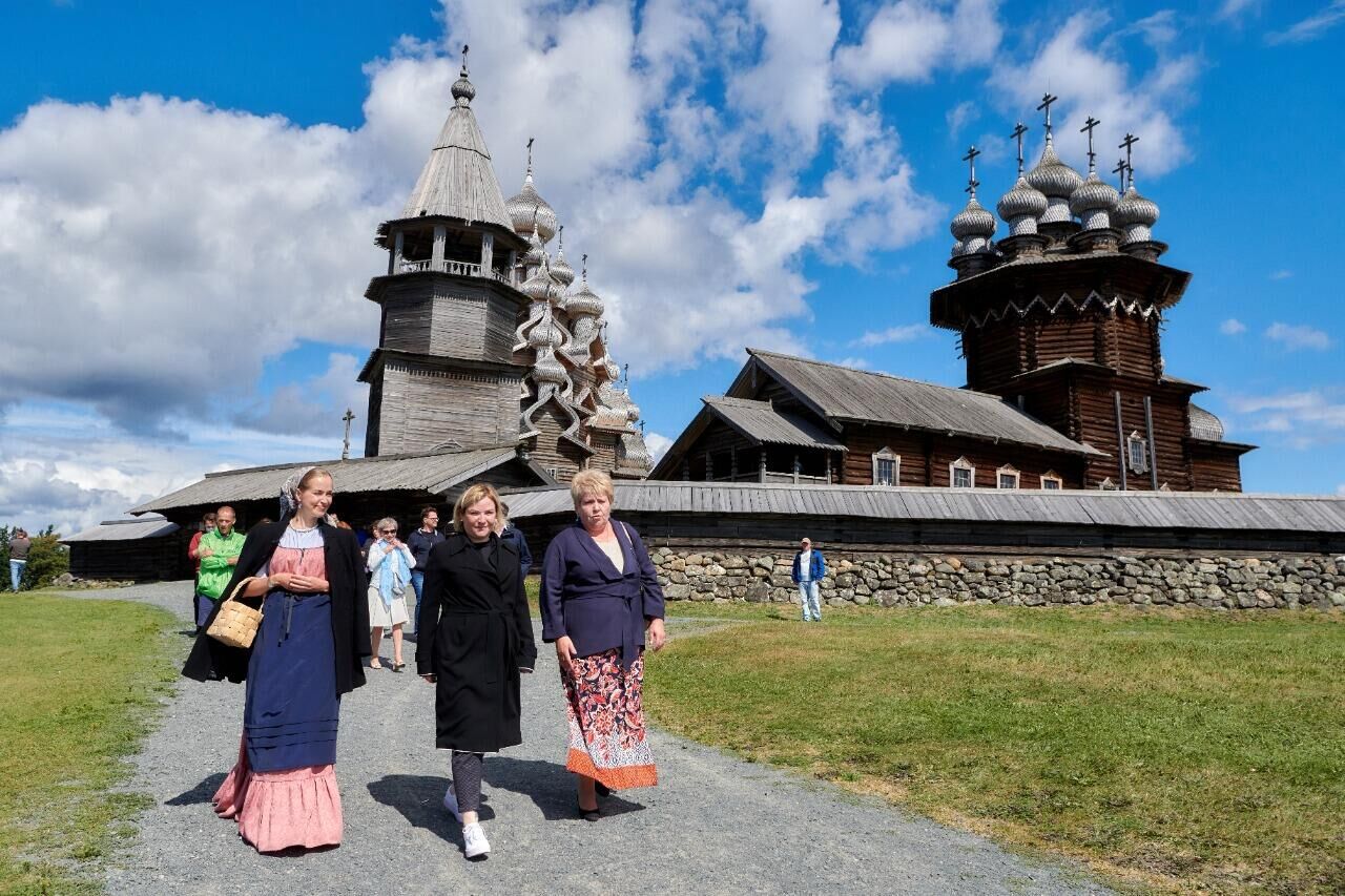 Министр культуры Ольга Любимова открыла церковь Преображения Господня в Кижах после реставрации - РИА Новости, 1920, 23.07.2021