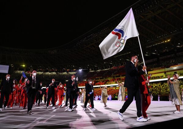 Российские спортсмены на церемонии открытия Олимпийских игр в Токио.
