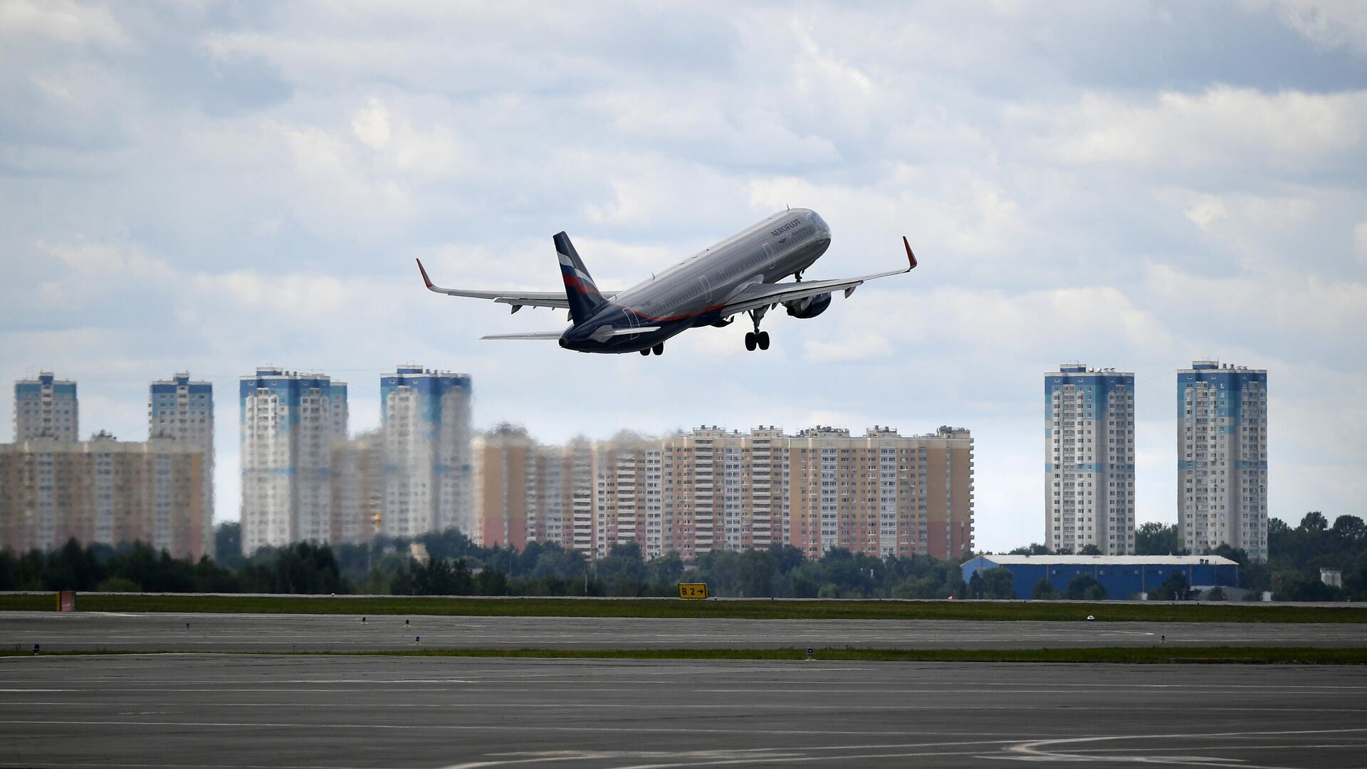 Самолет Аэрофлота взлетает с московского аэропорта Шереметьево - РИА Новости, 1920, 15.04.2022