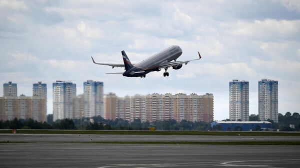 Самолет Аэрофлота взлетает с московского аэропорта Шереметьево