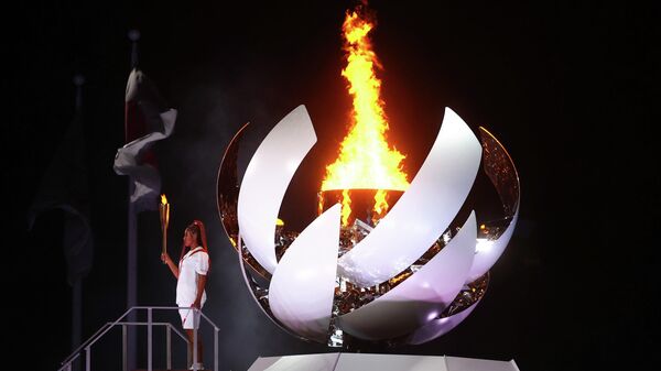 Теннисистка Наоми Осака зажгла олимпийский огонь в Токио