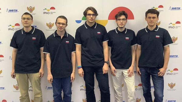 Российская сборная завоевала золотые медали на 51-й Международной олимпиаде по физике (IPhO 2021)